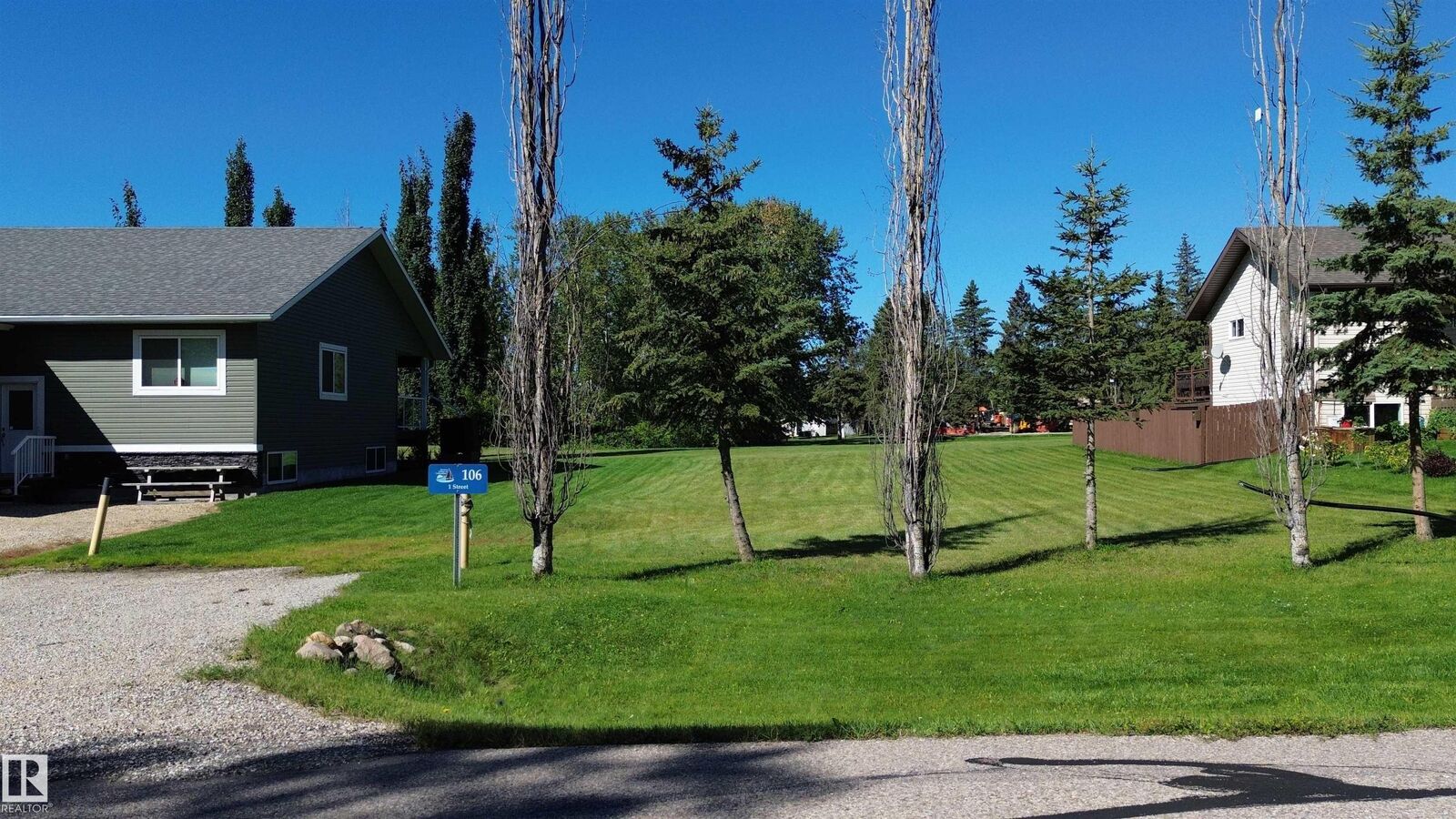 Property Photo:  106 1 St  AB T0E 1A0 