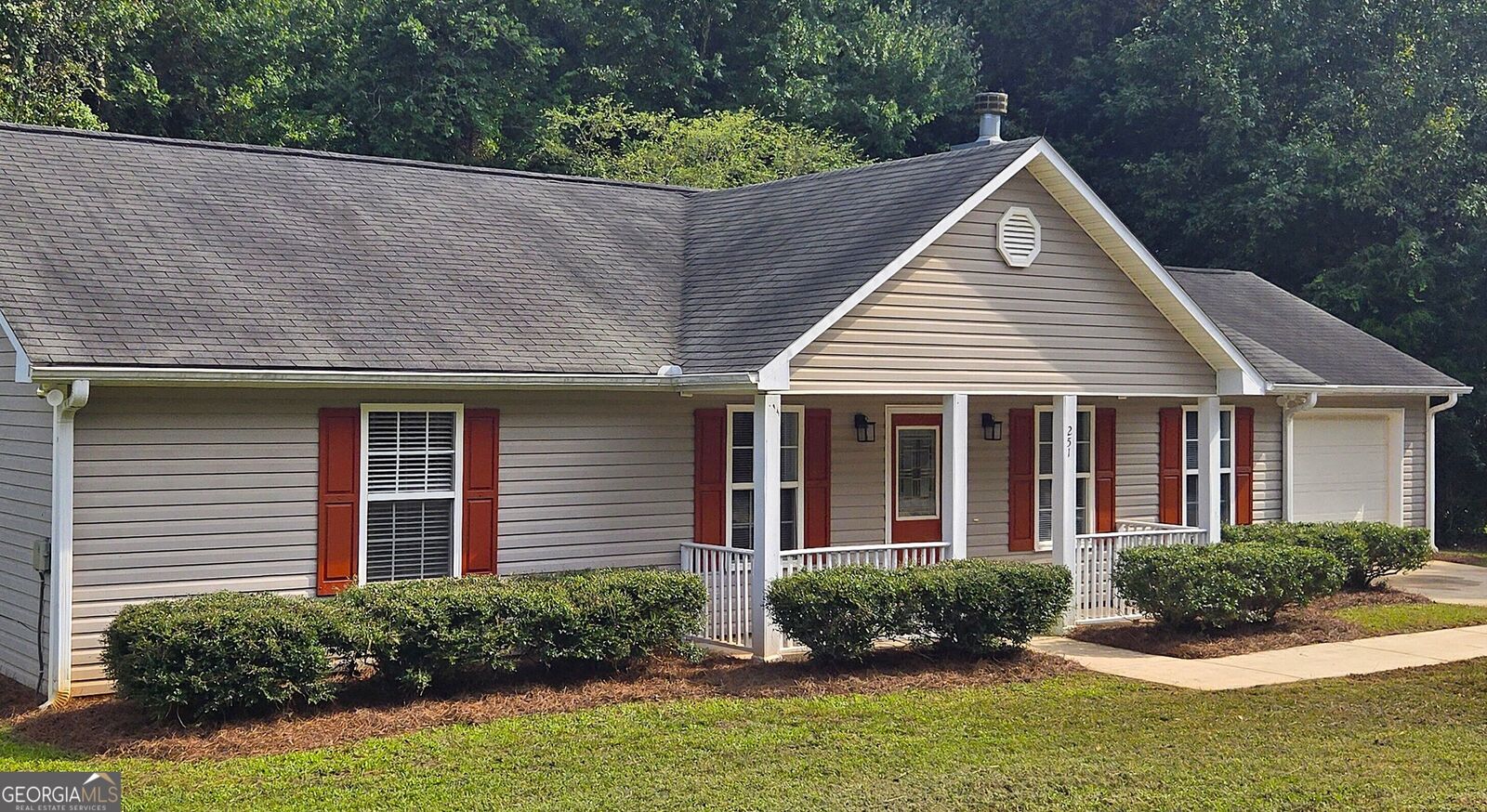Property Photo: 251 Twin Creek Shores GA 30605