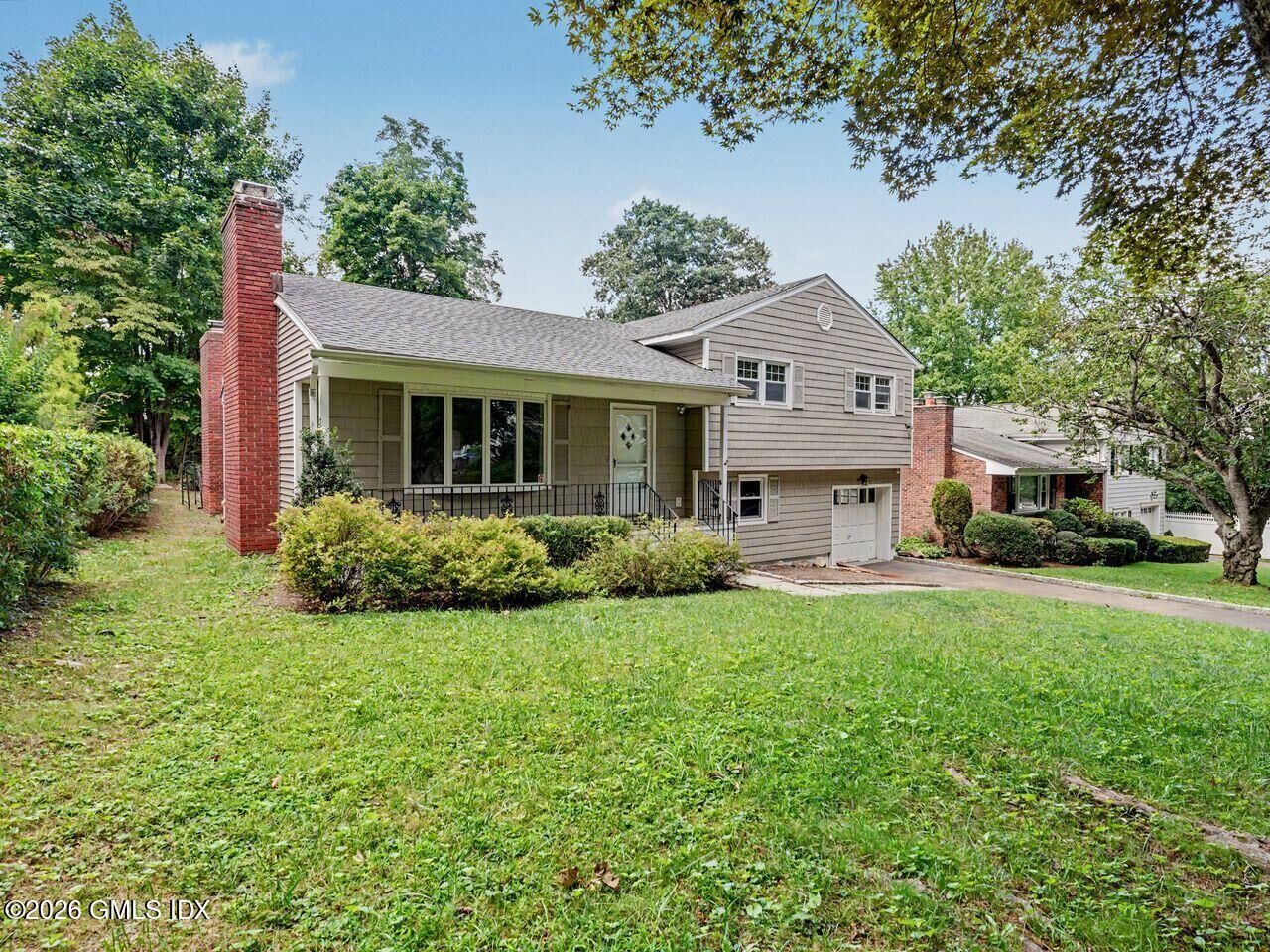 Property Photo:  5 Raphael Place  CT 06878 