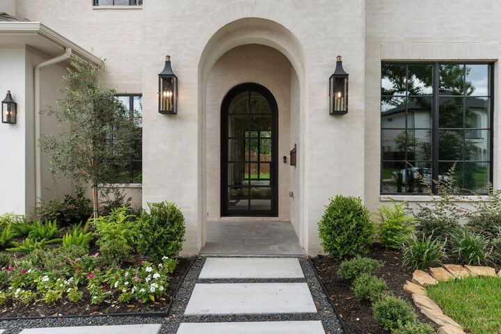 Property Photo:  1431 Thornton Road  TX 77018 