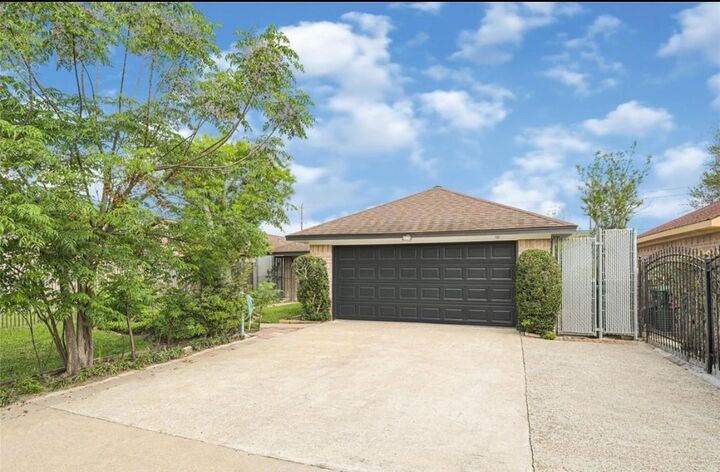 Property Photo:  9208 Carousel Lane  TX 77080 