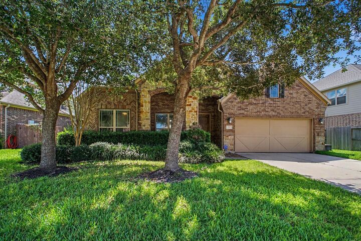 Property Photo:  296 Westwood Drive Drive  TX 77573 
