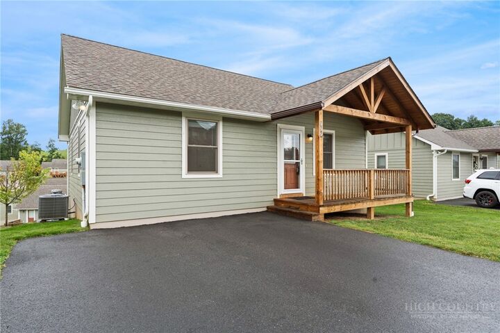 Property Photo:  555 Townhomes Place 555  NC 28607 