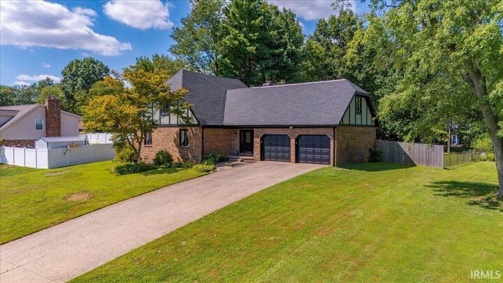 Property Photo:  5588 Sherwood Court  IN 47630 