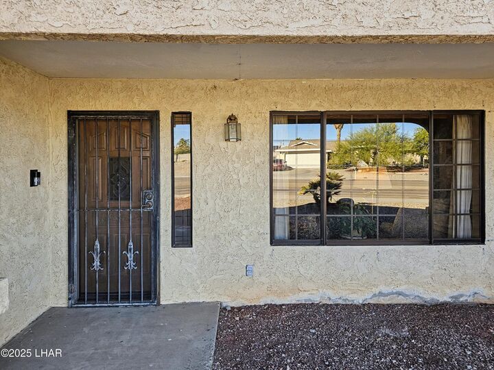 Property Photo:  569 Acoma Blvd N  AZ 86403 