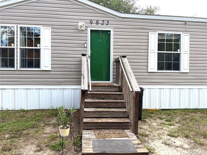 Property Photo: 9825 Leguna Street FL 34654