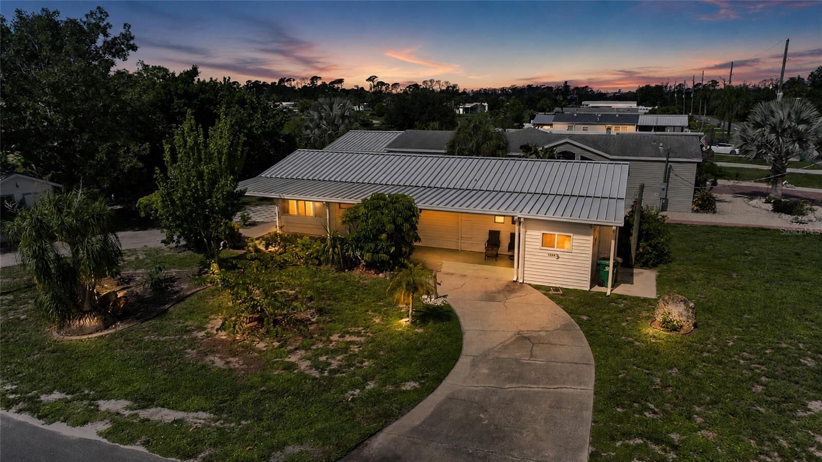 Property Photo: 1230 Seahorse Lane FL 34224