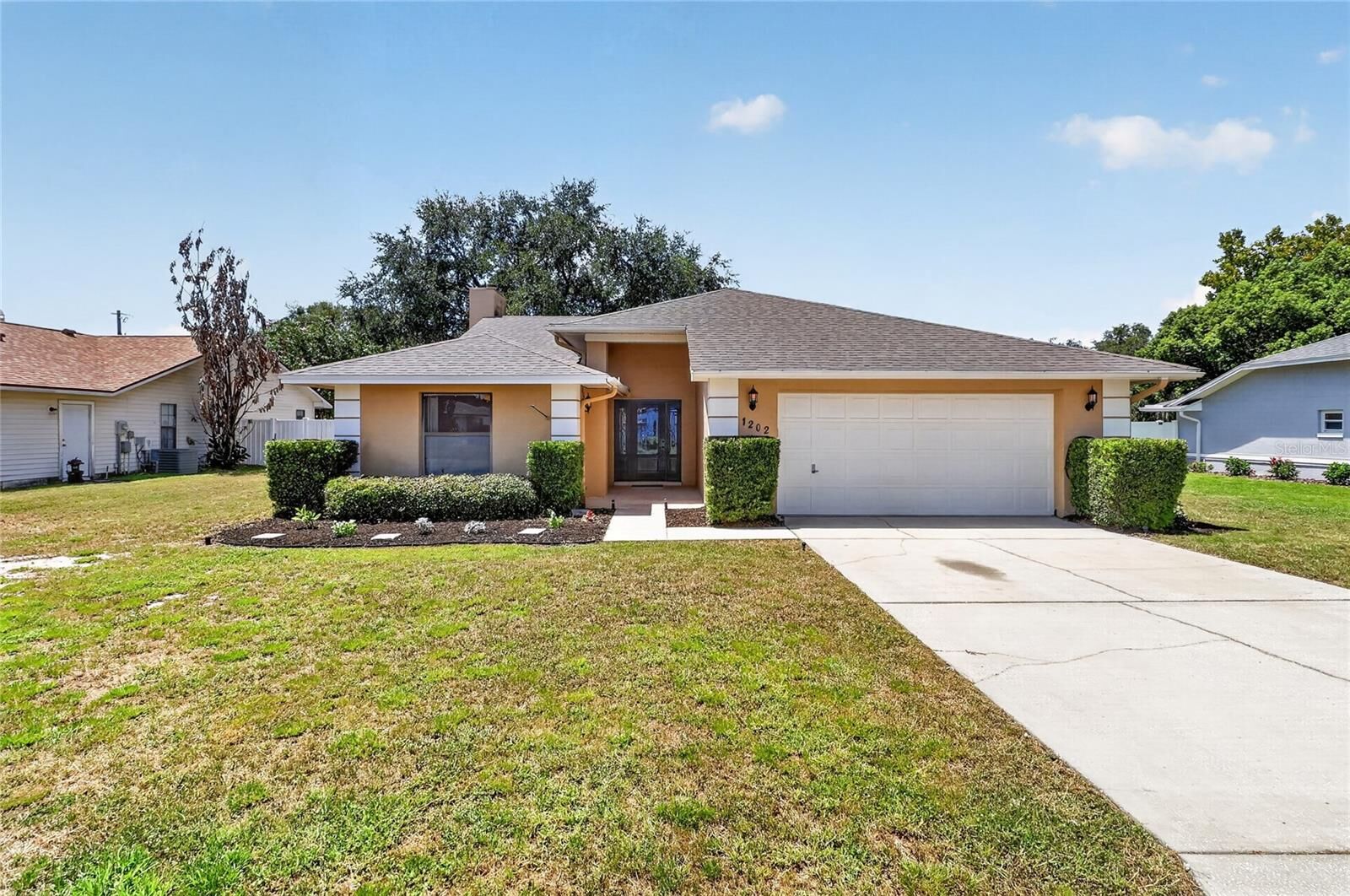 Property Photo:  1202 Valencia Lane  FL 33823 
