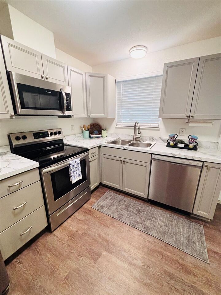 Property Photo: 185 Roosevelt Avenue FL 34604