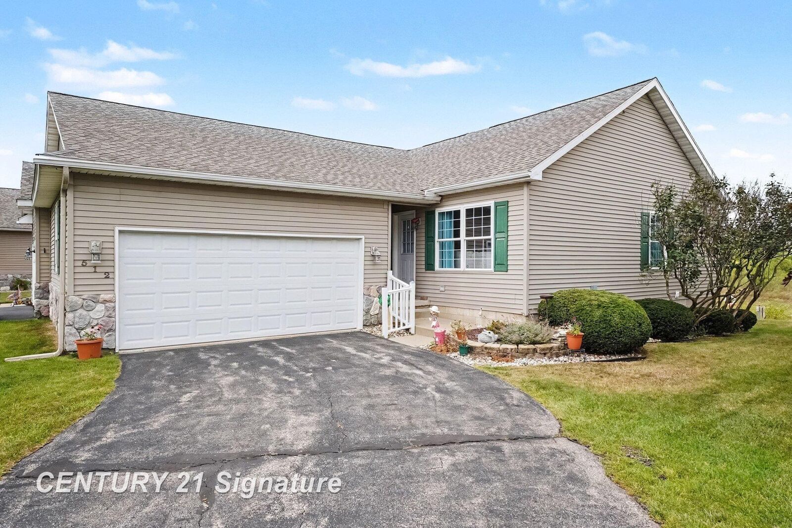 Property Photo: 512 Hampton Lake Drive MI 48732