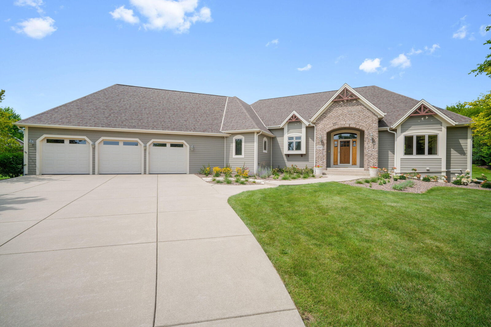 Property Photo:  13445 N Laurel Ln  WI 53097 