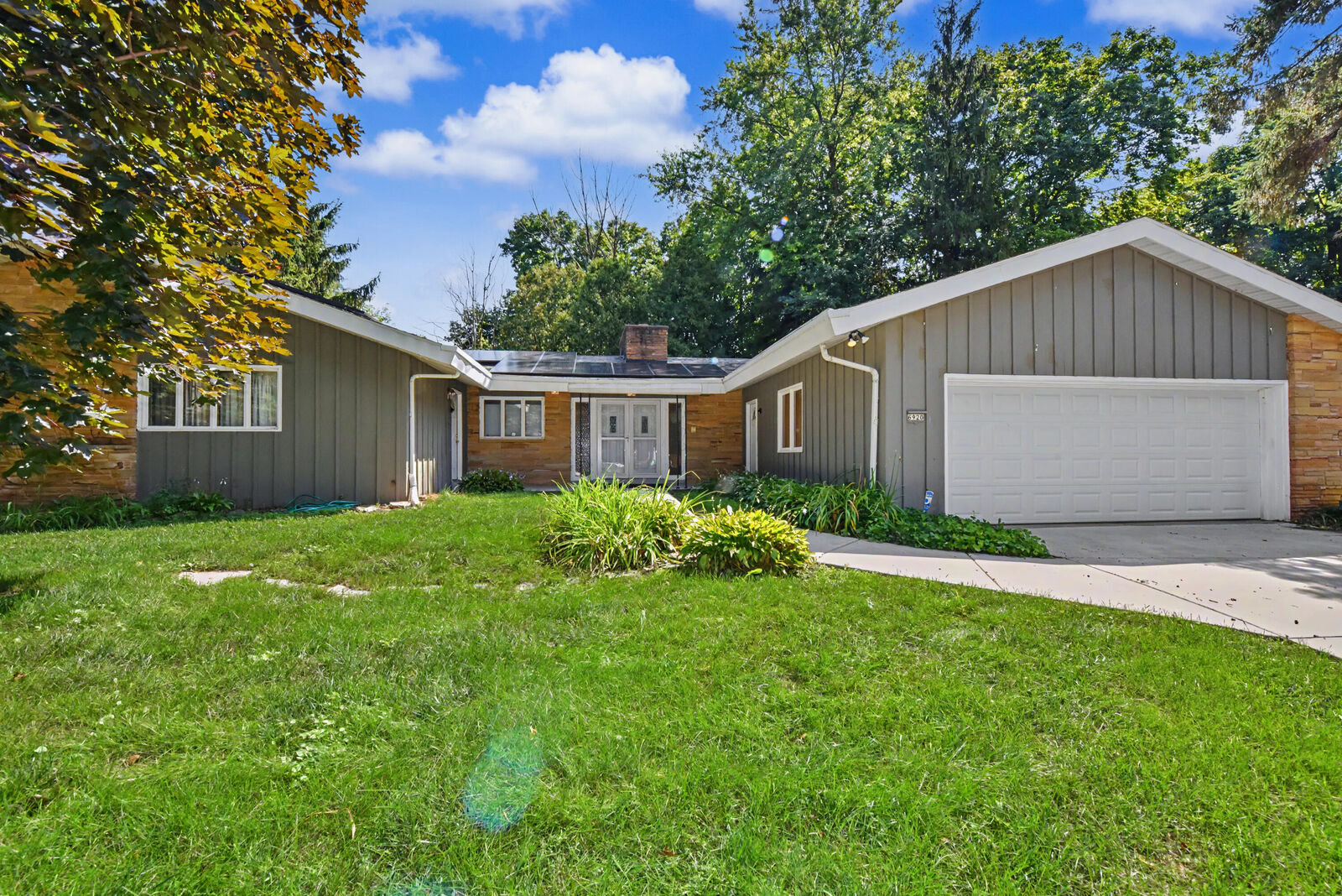 Property Photo: 6920 N Beech Tree Dr WI 53209