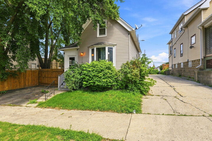 Property Photo:  1412 S 32nd St  WI 53215 