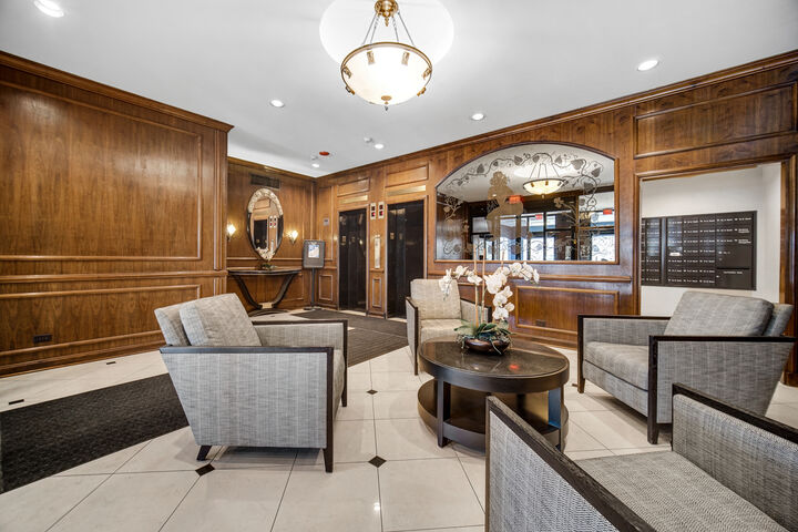 Property Photo:  2100 N Lincoln Park West Avenue 7fn  IL 60614 