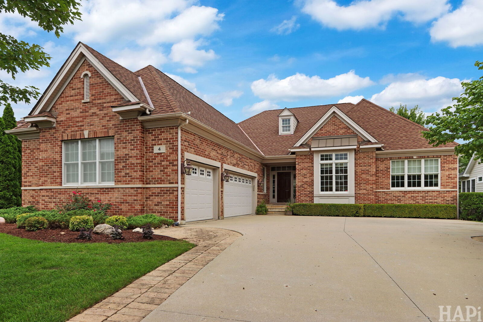 Property Photo: 4 Chaco Court IL 60010