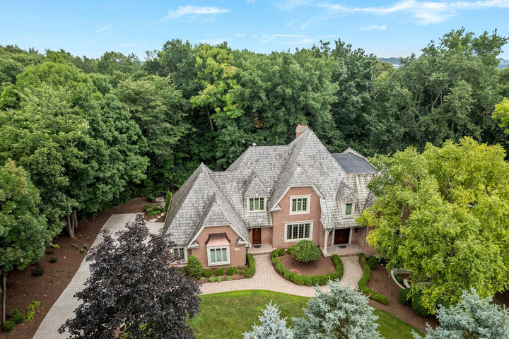 Property Photo:  713 Fox Glen Drive  IL 60174 
