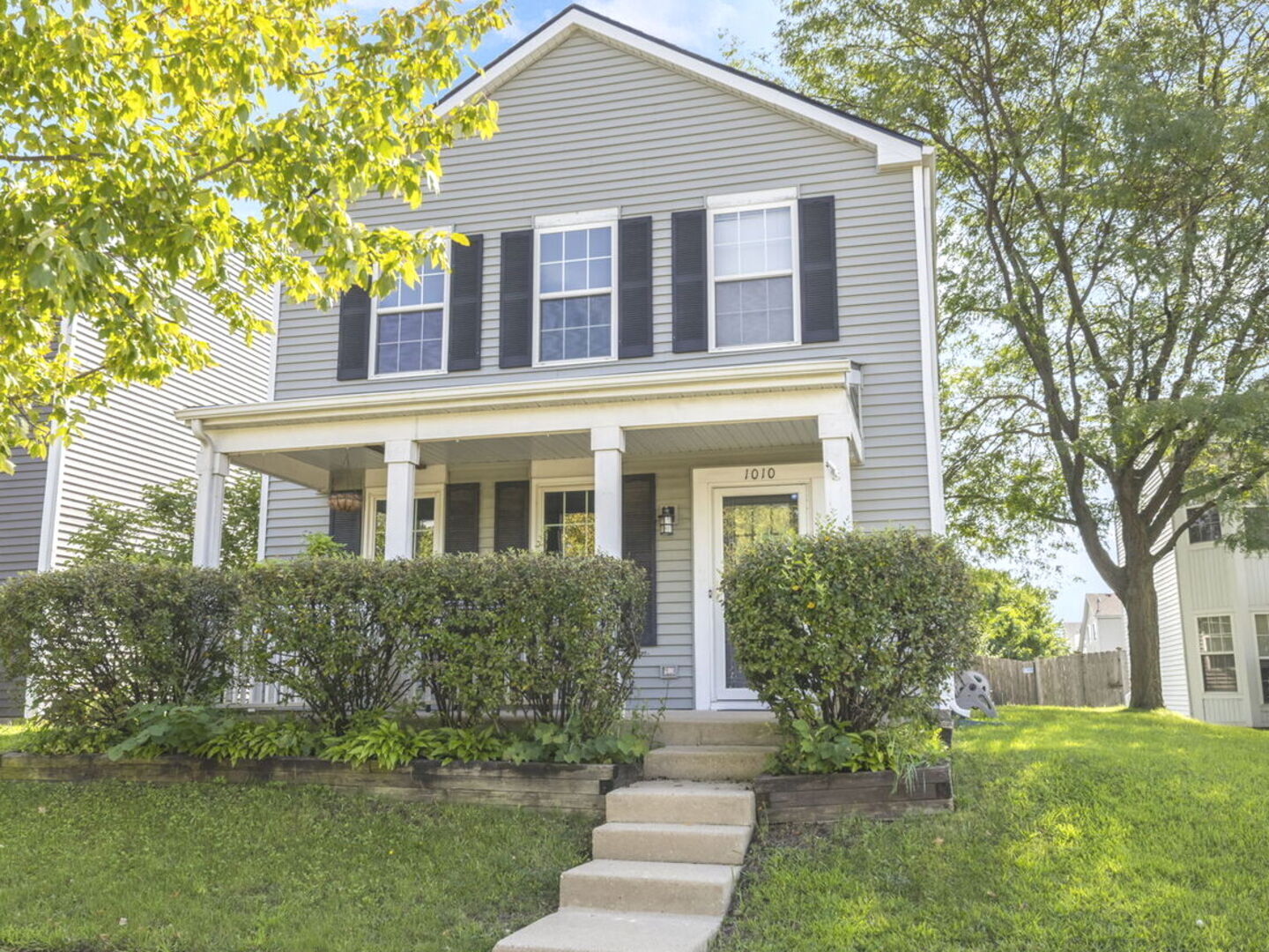 Property Photo: 1010 Symphony Drive IL 60504