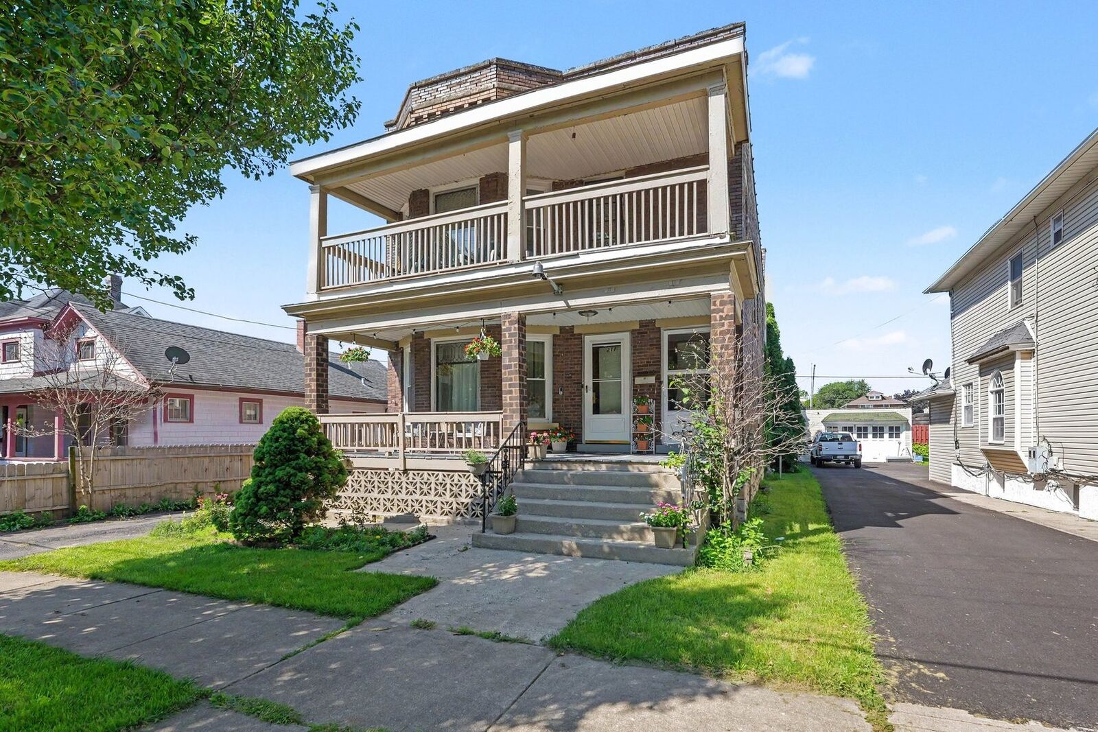 Property Photo:  211 Casseday Avenue  IL 60432 