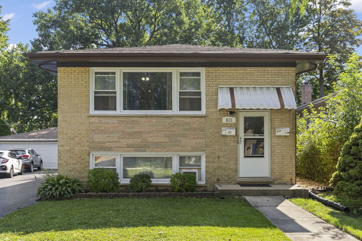 Property Photo: 611 N Lullo Drive IL 60101