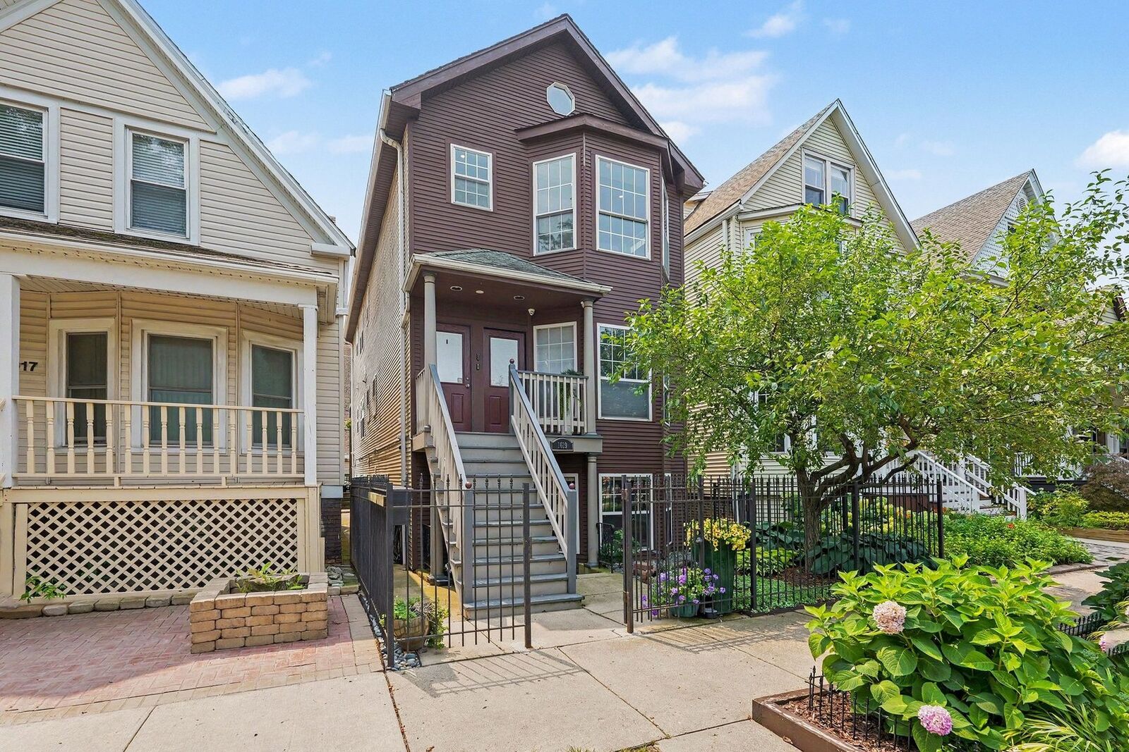 Property Photo:  1619 W Hollywood Avenue 3  IL 60660 
