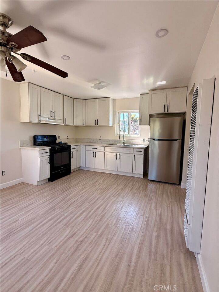 Property Photo:  1572 Ridgely Drive S 1/2  CA 90019 