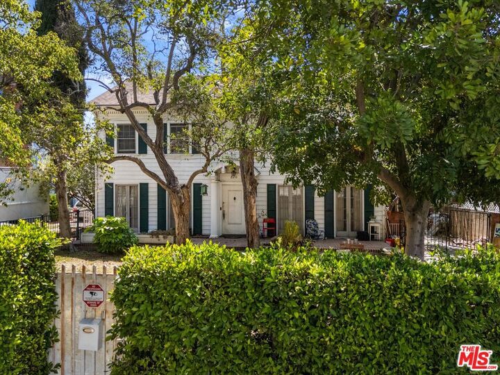 Property Photo:  820 5th Avenue  CA 90005 