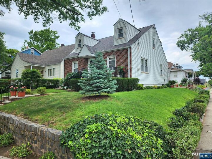 Property Photo:  499 Jauncey Avenue  NJ 07071 