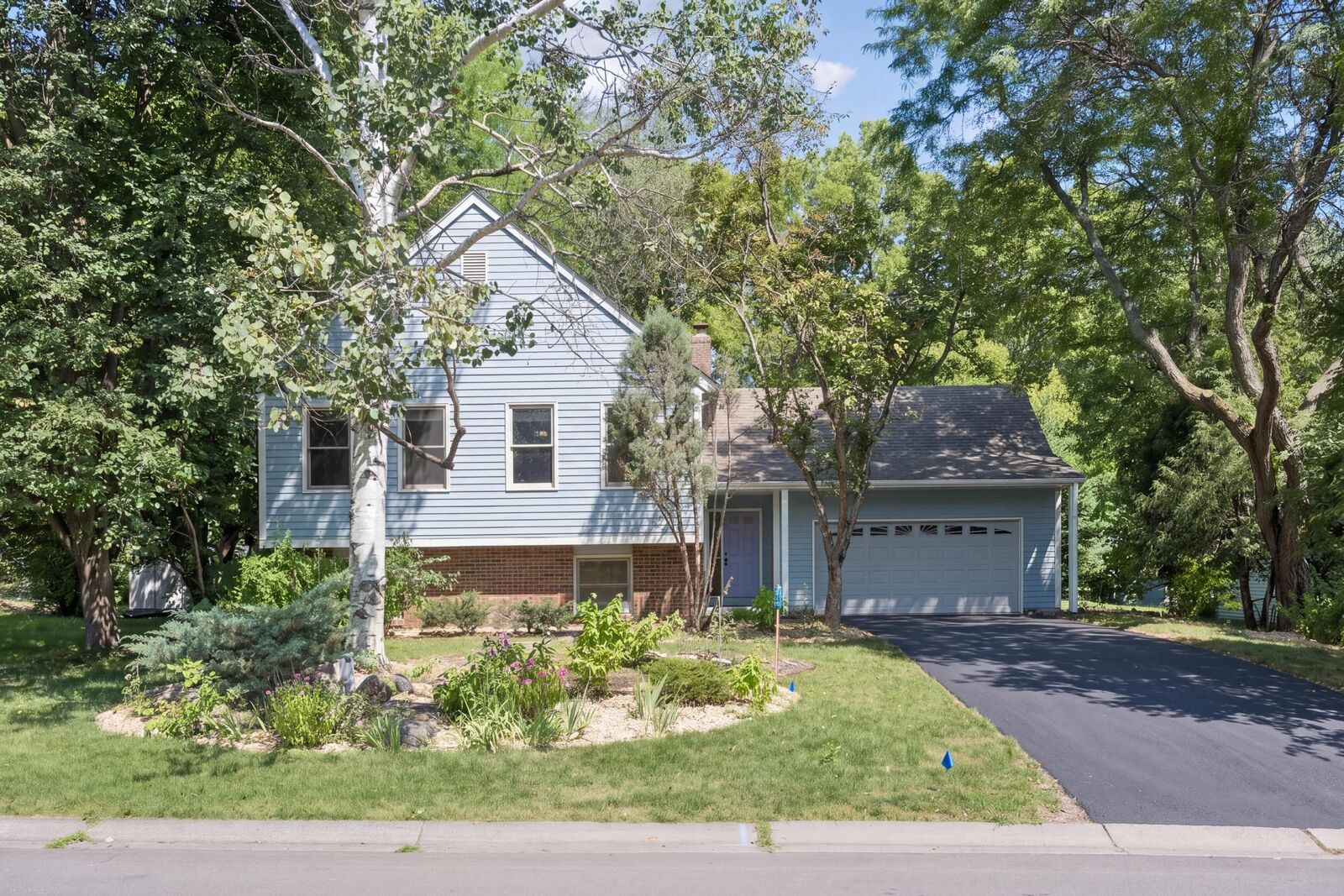 Property Photo: 11110 39th Avenue N MN 55441
