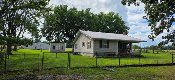Property Photo:  21537 S Highway 27  AR 72650 