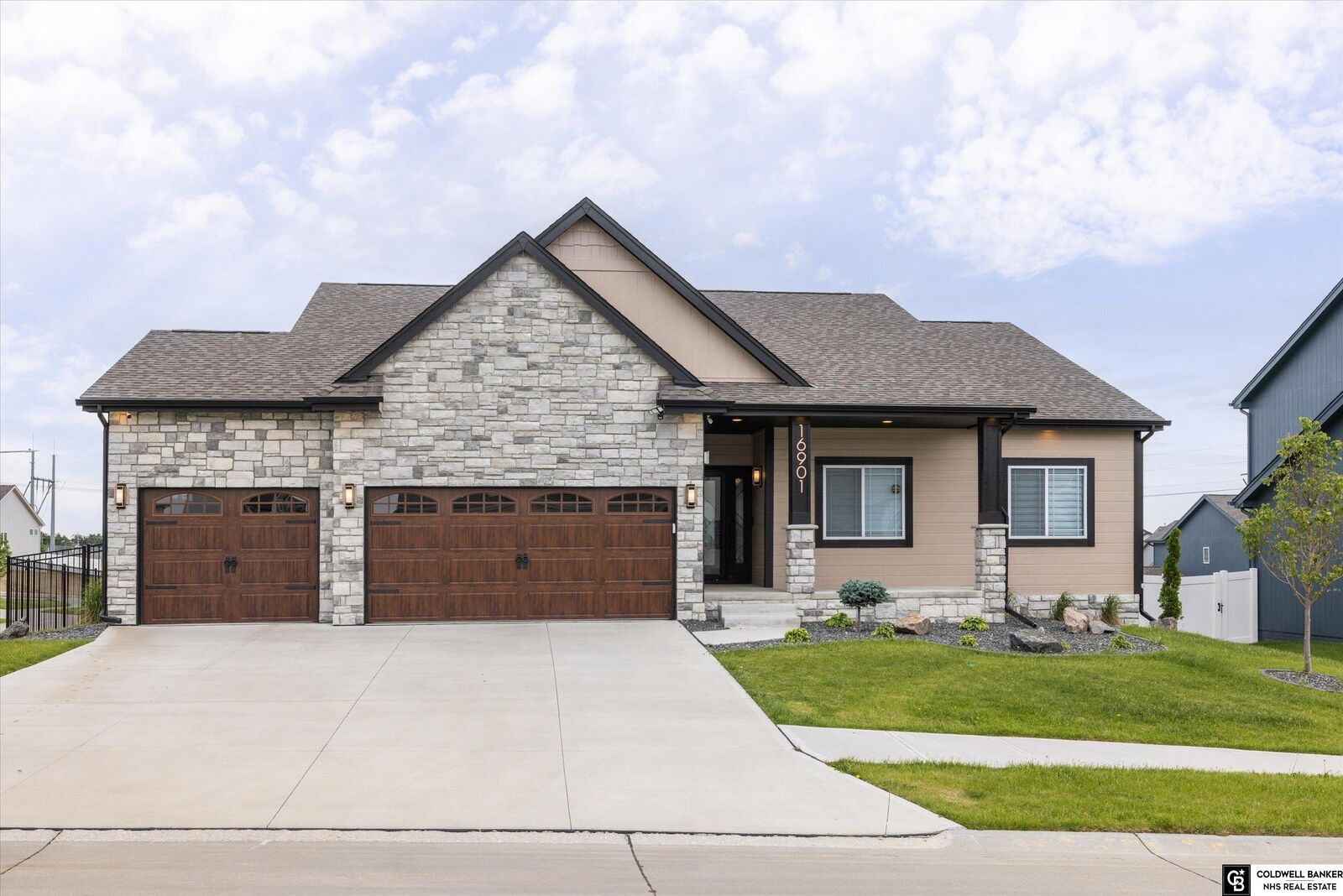 Property Photo: 16901 Vernon Avenue NE 68116
