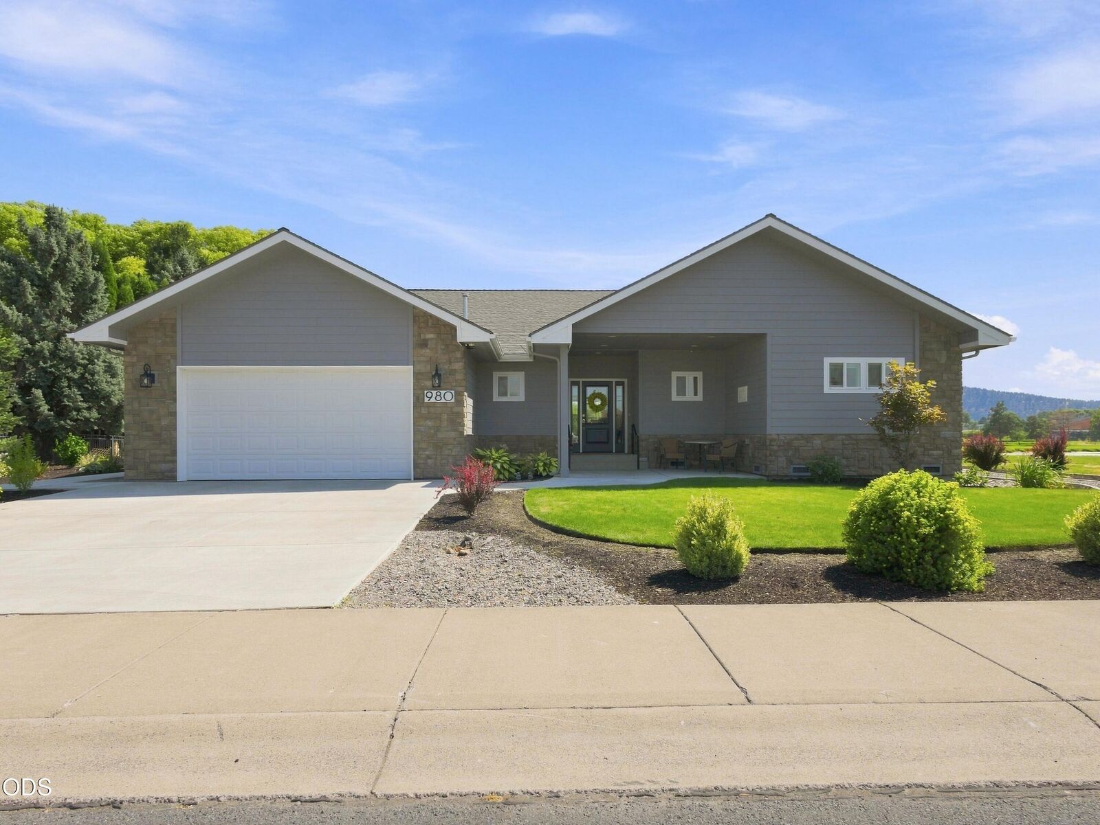 Property Photo: 980 Harbor Isle Boulevard OR 97601