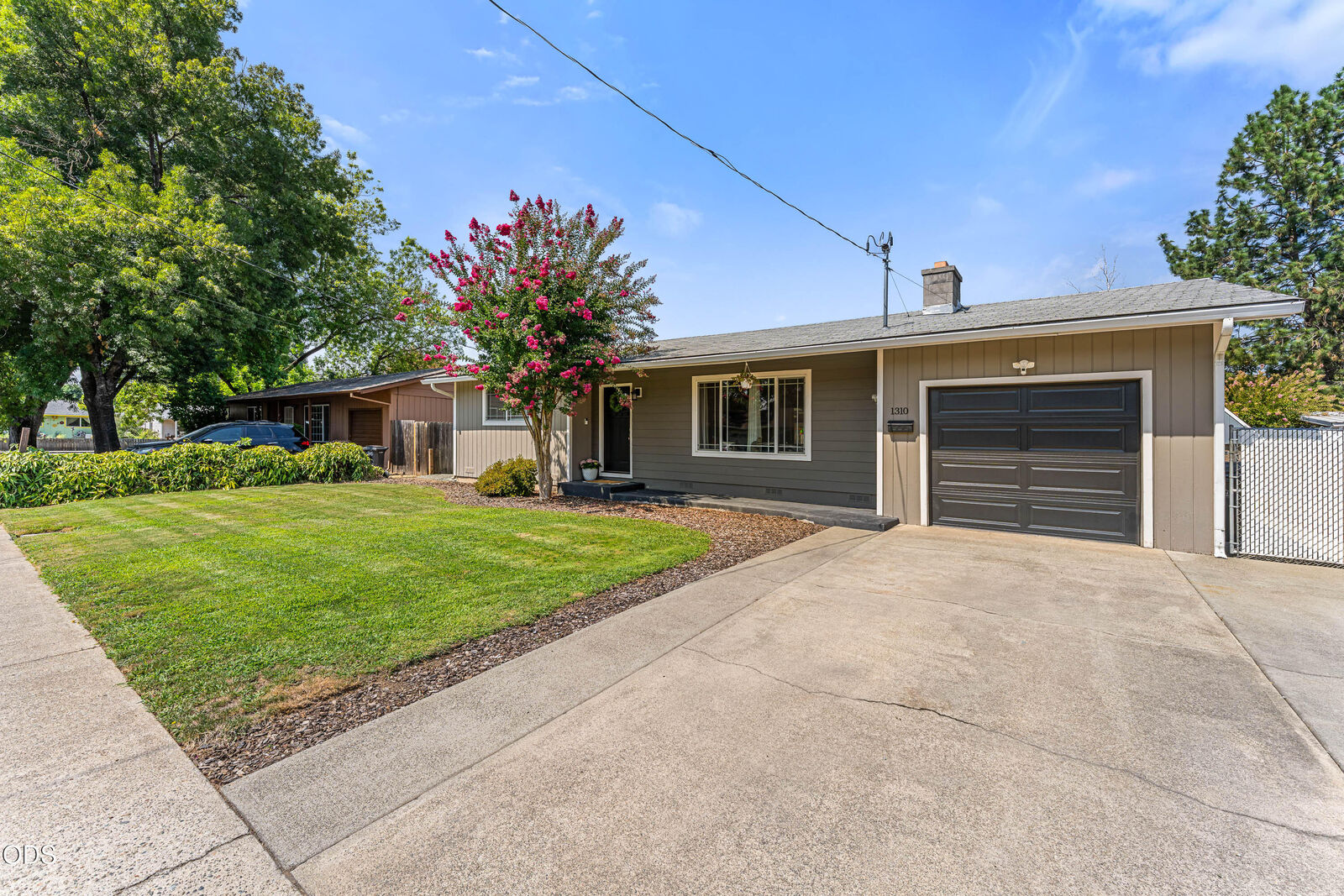 Property Photo: 1310 SE Perry Street OR 97526