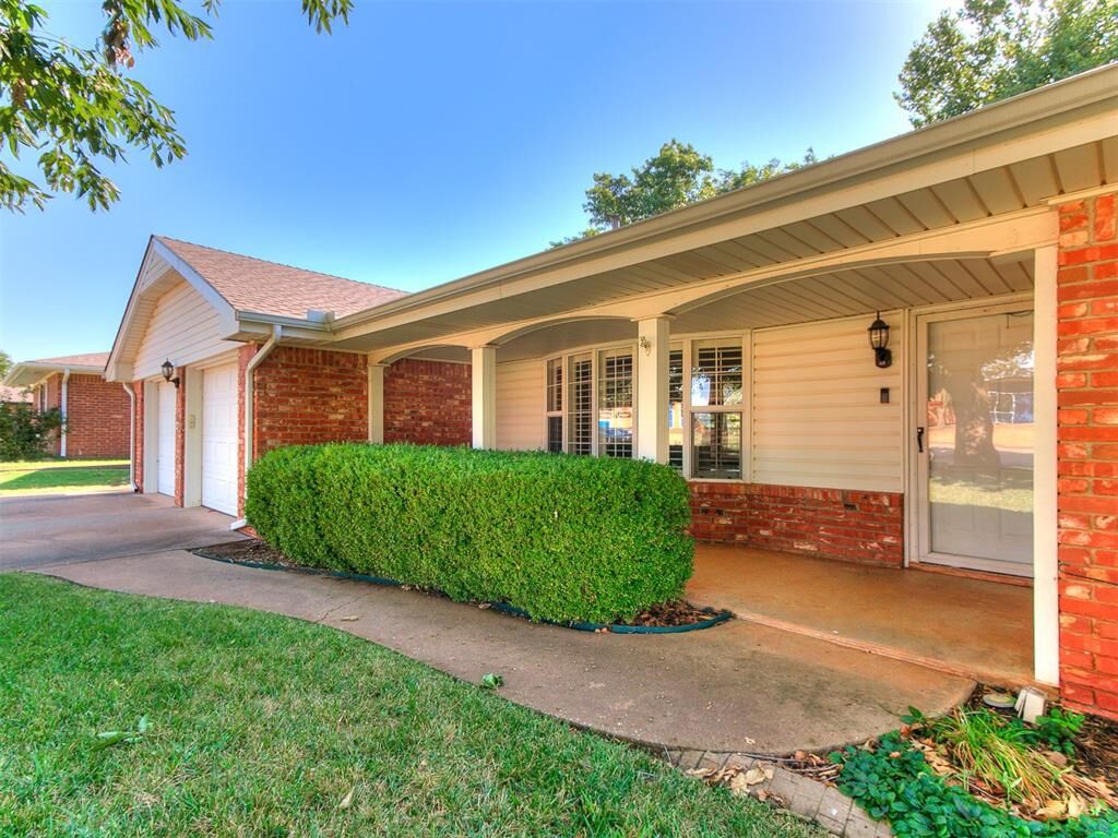 Property Photo: 1413 S Oak Street OK 73750