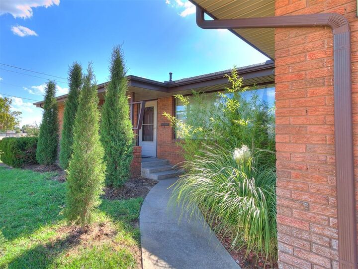 Property Photo:  2001 N Keeton Avenue  OK 73008 