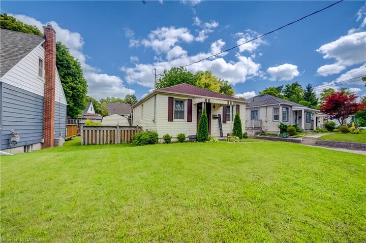 Property Photo:  34 St Clair Avenue  ON N2M 3Z4 