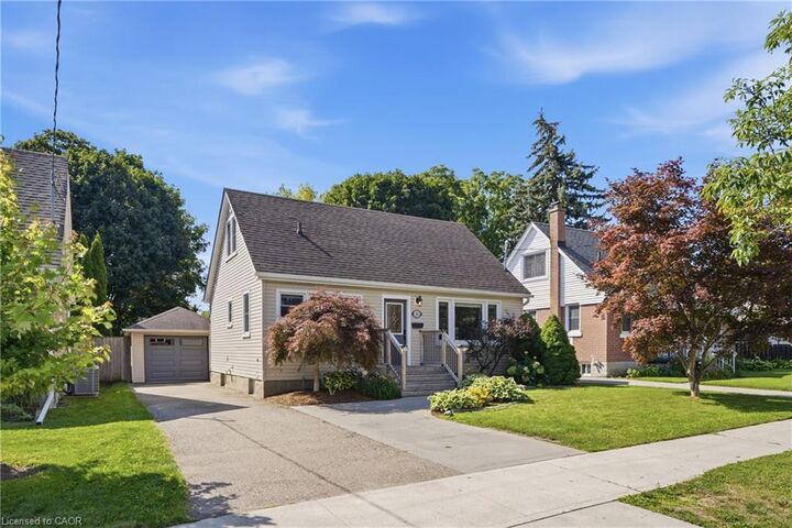 20 Hillview Street — photo 1