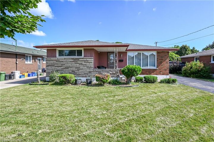 Property Photo: 5 Kentley Drive ON L8H 2R6