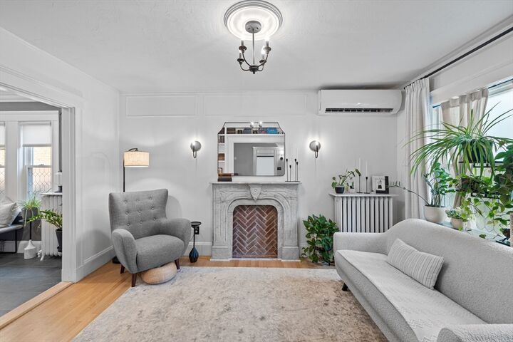 Property Photo:  427-429 S Huntington Ave 1  MA 02130 