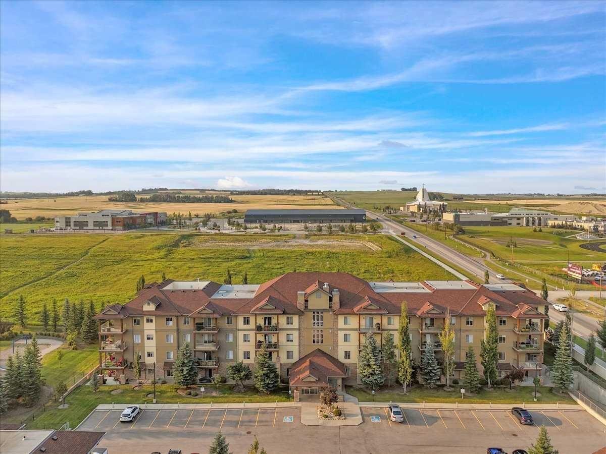 Property Photo: 92 Crystal Shores Road 4410 AB T1S 2N2