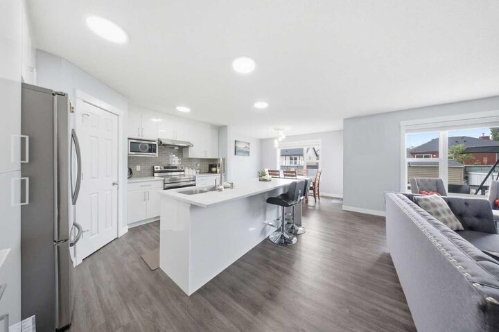 19 Marthas Meadow Close NE — photo 1