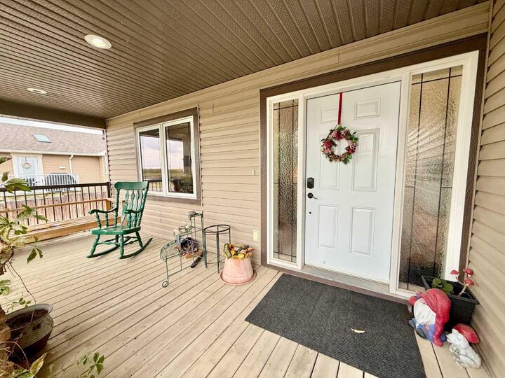 Property Photo: 405 Lake Way AB T0L 0V0