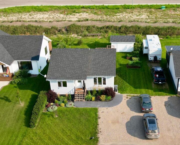 Property Photo: 10418 105 Ave AB T0H 2H0