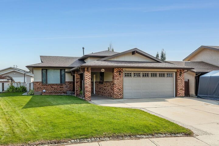 80 Carry Crescent SE — photo 1