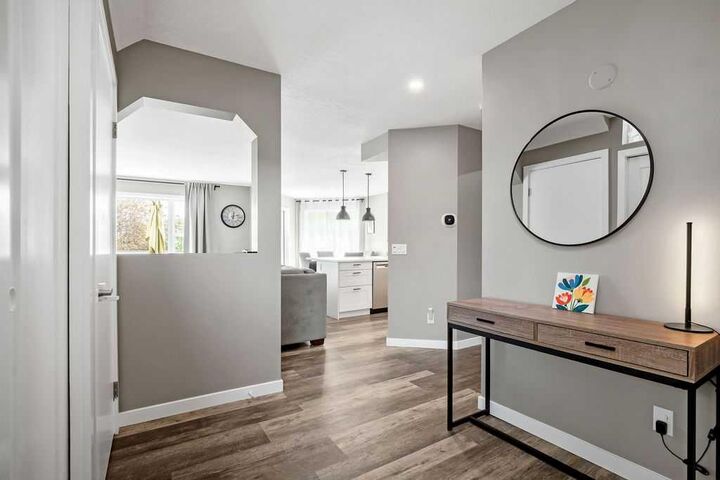 Property Photo: 141 Somerset Circle SW AB T2Y 3P7