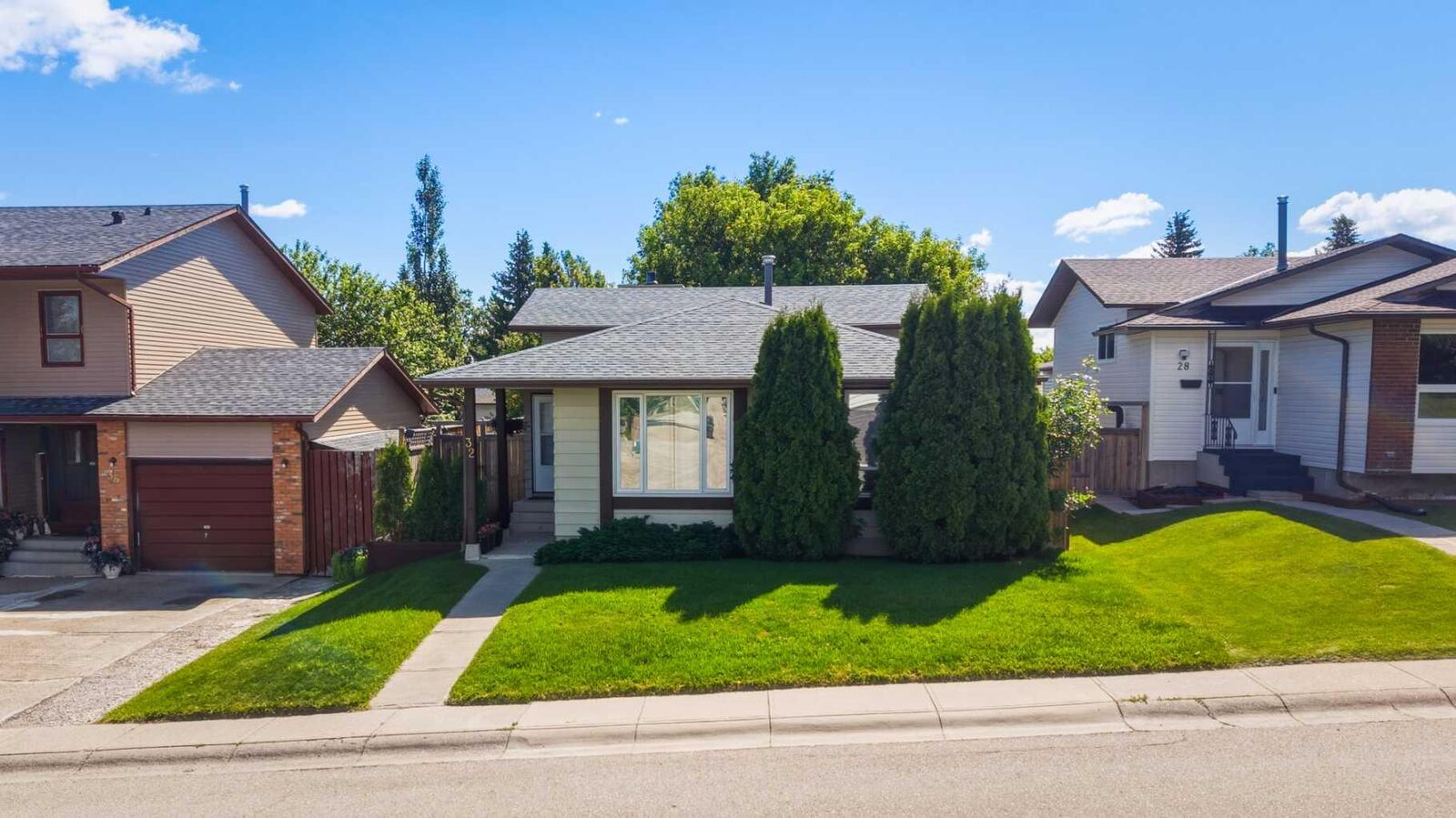 Property Photo: 32 Beddington Rise NE AB T3K 1N2