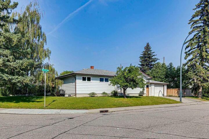 Property Photo: 10415 8 Street SW AB T2W 0H2