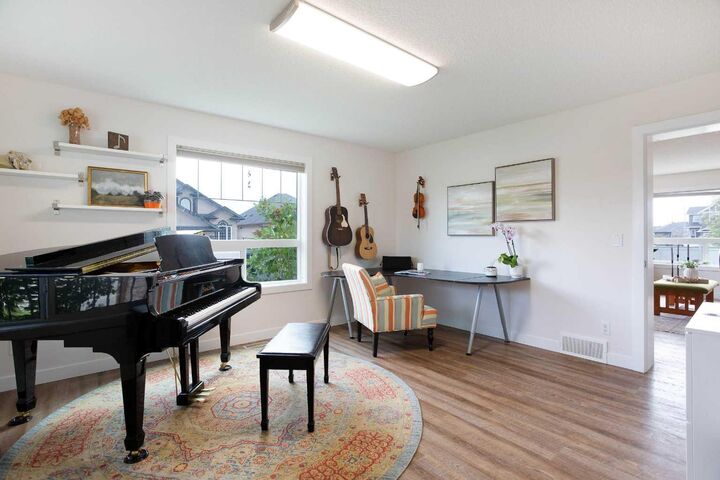 Property Photo: 2 Kingston View SE AB T4A 0K4