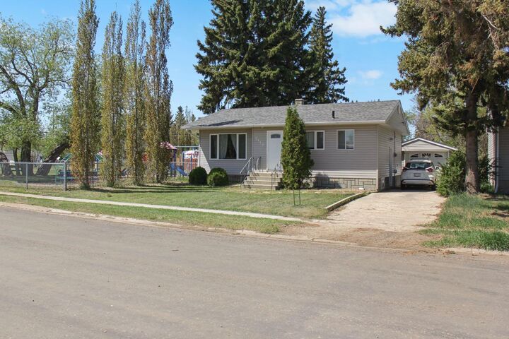 Property Photo:  5110 51 Street  AB T0B 1A0 