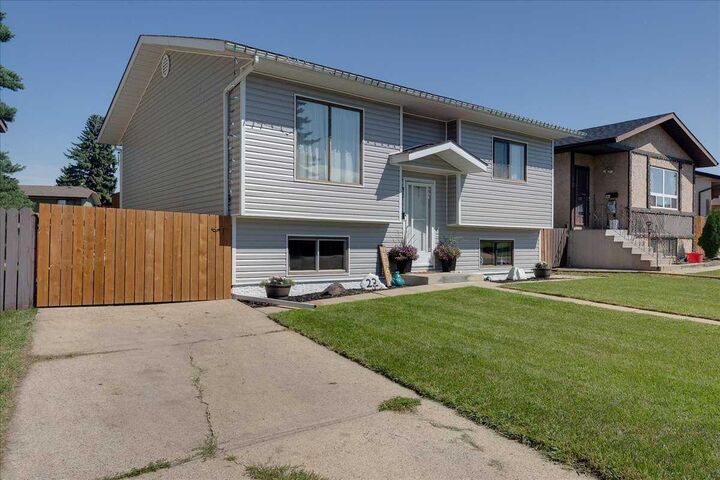 Property Photo: 22 Greenham Drive AB T4P 2X4
