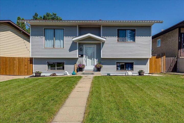 Property Photo:  22 Greenham Drive  AB T4P 2X4 